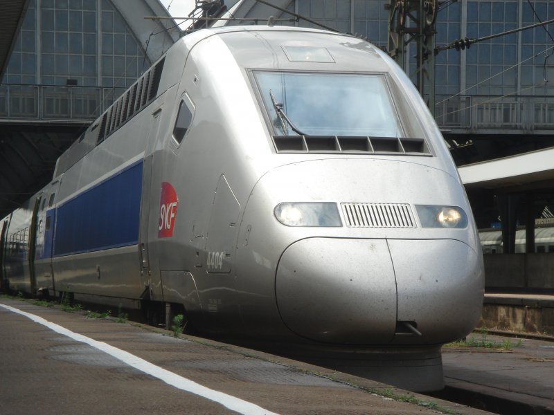 TGV 9573 aus Gare de l'Est (Paris) zur Weiterfahrt nach Stuttgart im Karlsruher Hbf. Aufgenommen am 16.06.07