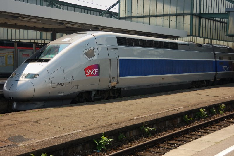 TGV 9574 Stuttgart-Paris wird in 3 Stunden 39 Minuten sein Fahrtziel erreichen. (Stuttgart Hbf, 16. August 2008). 