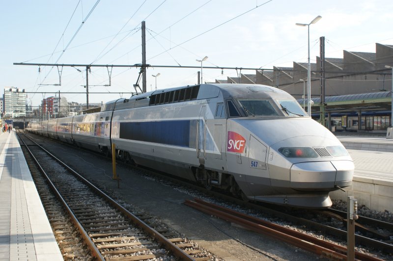 TGV abfahrbereit nach Paris am 08.04.2009 im Bahnhof Luxemburg.