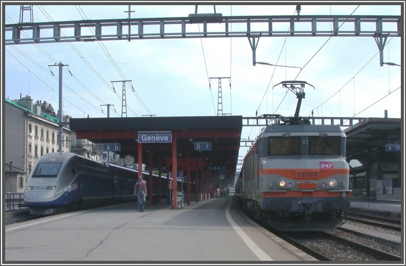 TGV Duplex 287 nach Paris gare de Lyon und daneben die 22356 Richtung Lyon. (05.06.2007)