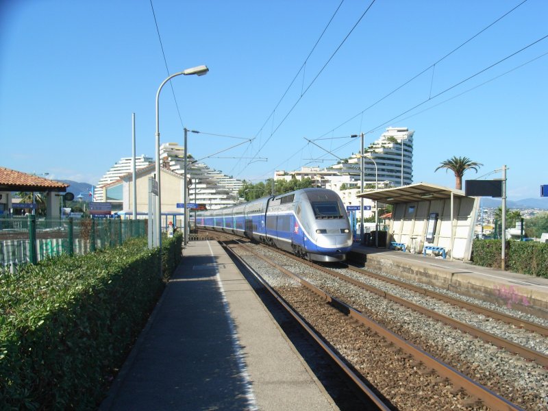 TGV-Duplex, von Nizza kommend im Bahnhof Villeneuve-Loubet, 09.08.08