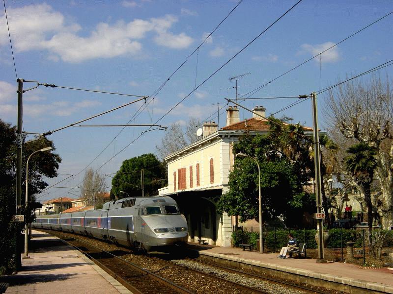 TGV-Durchfahrt Richtung Nizza am 09MAR2002 12:29 in Frjus