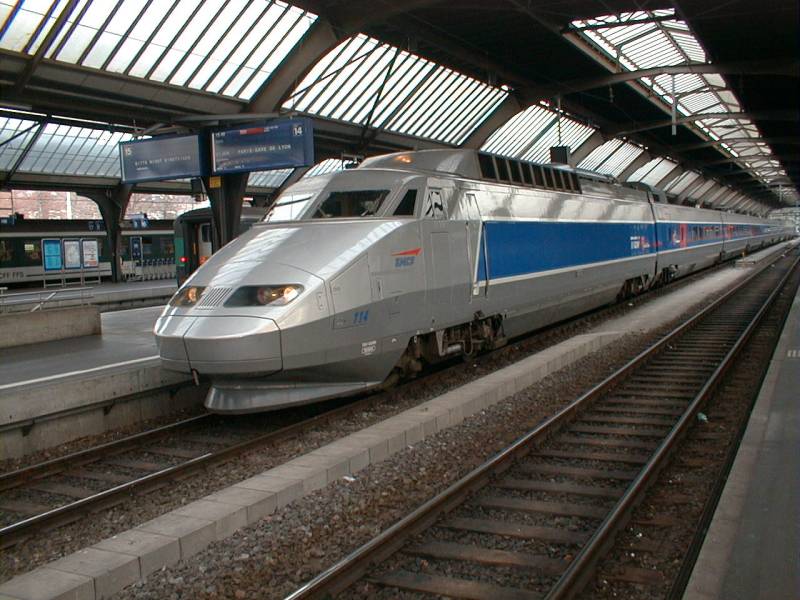 TGV  France/Suisse  nach Paris am 12.12.00 im Zrich Hbf.