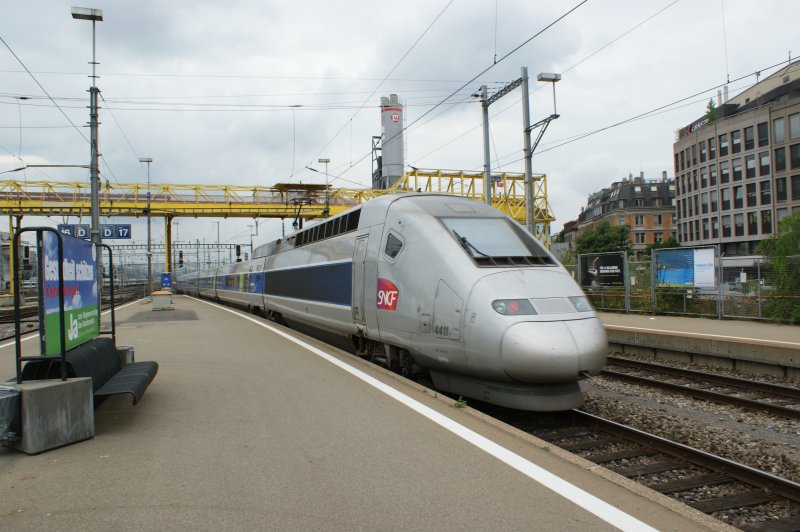 TGV Nr.4411 aus Paris kommend bei der Einfahrt in den HB Zrich am 28.09.2008