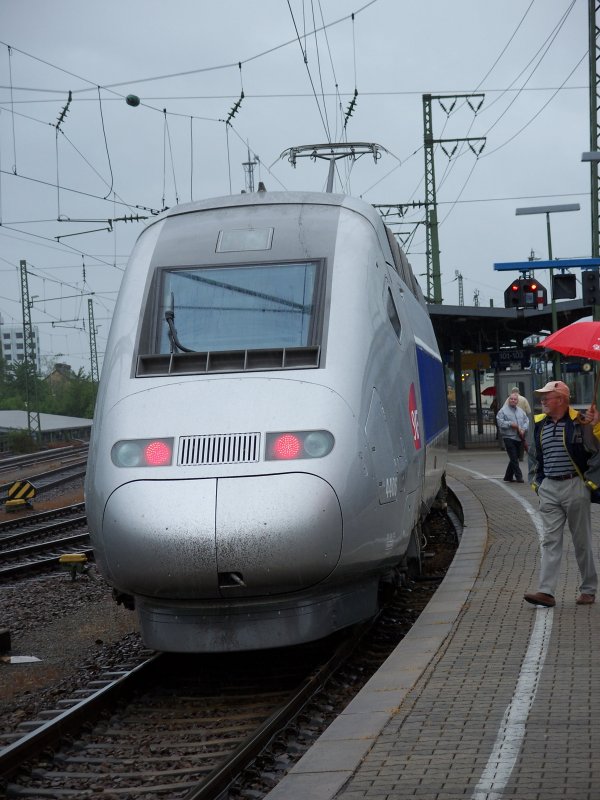TGV POS in Karlsruhe HBF. Der TGV stand am 28.05.07 den ganzen Tag in Karlsruhe HBF und man konnte ihn frei begehen. 