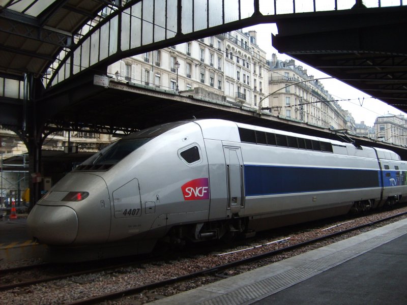 TGV-POS kurz vor der Abfahrt nach Stuttgart. Paris Est, 14.05.09