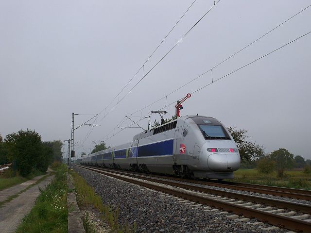 TGV-Triebwagen 4412 fhrt als TGV 9576 Richtung Paris Est. Aufgenommen an der BK Basheide am 19.9.2009