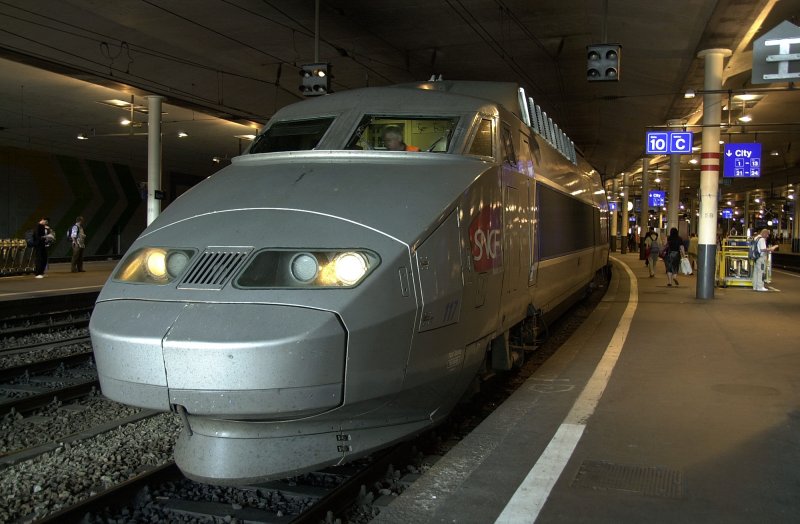 TGV zur abfahrt von Bern nach Neuenburg - Paris.25.08.2008