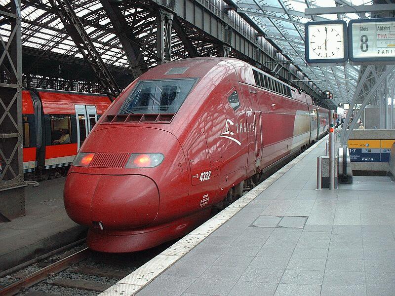Thalys 4332 abfahrbereit nach Brssel - Paris am 04.09.2002 in Kln Hbf.