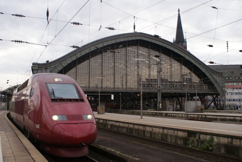 Thalys 4345 als THA 4498 nach Paris Nord bei der Abfahrt in Kln Hbf am 02.11.2008