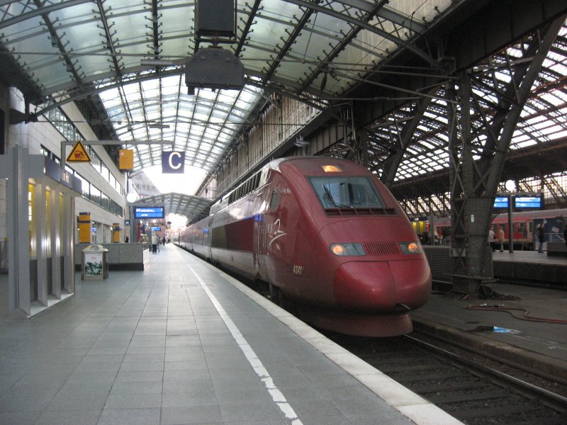 Thalys PDA ist am 12.12.2006 gerade in Kln Hbf angekommen.