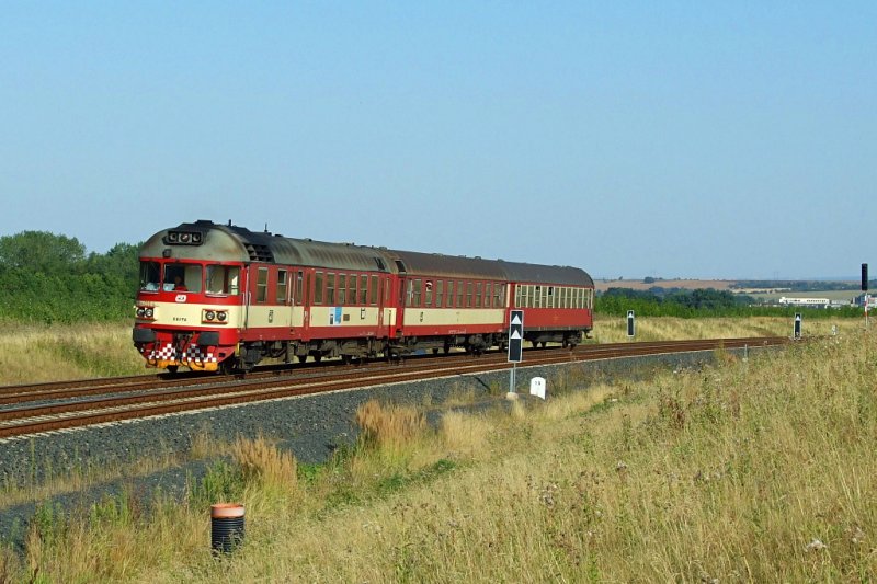 The 854 030 with fast train 1132 Praha Masarykovo - Chomutov nearby Droukovice. (7.8.2008)