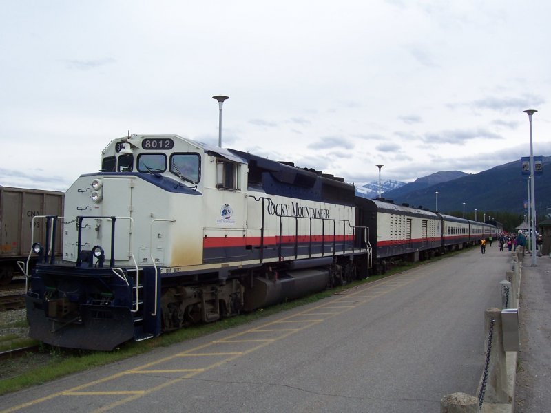  The Rocky Mountaineer  im Bahnhof Jasper am 23.08.2008