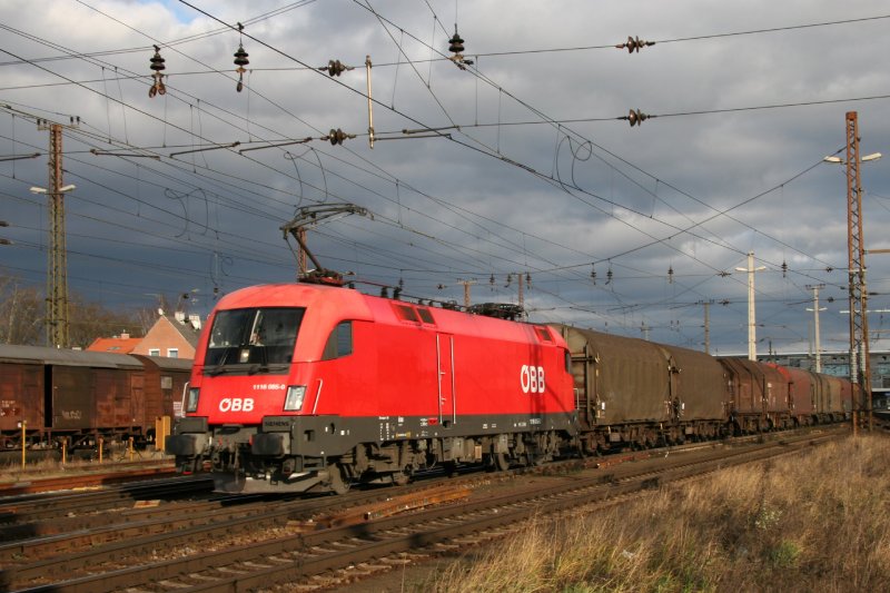  Theaterbeleuchtung  bei der Durchfahrt der 1116 085 durch den Bahnhof Wels am 13. Jnner 2007