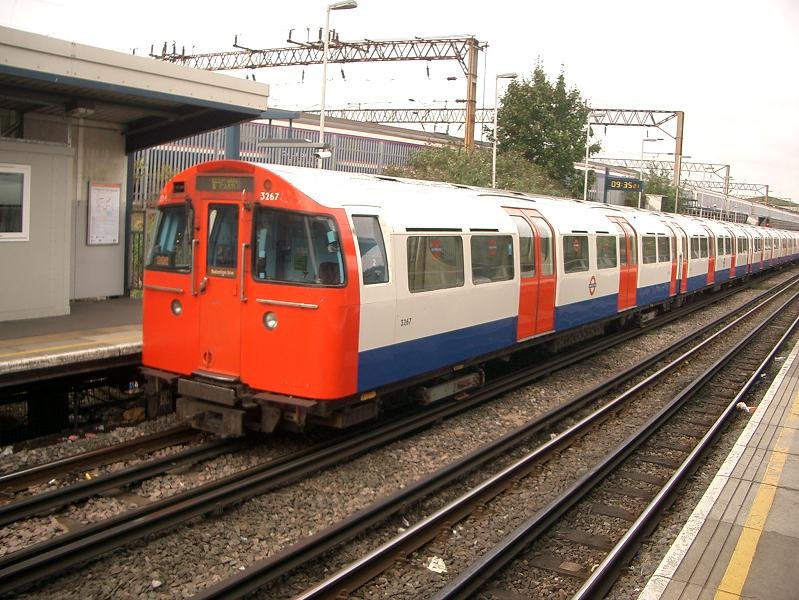 'This is a Bakerloo Line service to Harrow and Wealdstone'. Stonebridge Park, 2008-09-23.