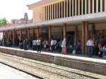 Assuan/Aswan,Bahnsteigimpression mit orientalischen Flair am 21.03.05