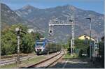 Der FS Trenitalia Aln 501 055 'Minuetto' ereicht den Bahnhof von Verres. Der Dieseltriebwagen ist als Regionalzug von Aosta nach Ivrea unterwegs. 

11. September 2023