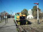 Mendoza, Argentinien: 25.08.2008: Kleine Rangierlok mit altem Waggon.