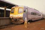 Australien / Bild ab Dia - Dieseltriebwagen  THE PROSPECTOR  irgendwo unterwegs zwischen Sydney und Perth in November 1984