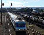 Intercity XPT Olympic Spirit aus Sydney (Abfahrt tglich 7:43) Richtung Melbourne bei Einfahrt in Goulburn (Anschlu nach Canberra), April 2002 - Unter dem Namen Olympic Spirit ist der Zug so gut wie