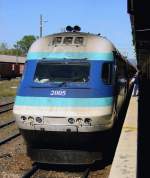 XPT Olympic Spirit aus Melbourne (Afahrt tglich 8:30) bei mittaeglichem Halt in Goulburn (16:28 Uhr), April 2002 - das nchtliche XPT Zugpaar auf der Strecke ist als Southern Cross bekannt (Abfahrt