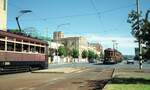Adelaide Glenelg Tram__Tw 366 und 367 (H-class, 1929) nahe der Abfahrtstelle in Adelaide City.__07-01-1989