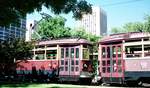 Adelaide Glenelg Tram__Zwei Tw (H-class, 1929) an der Abfahrtstelle in Adelaide City.