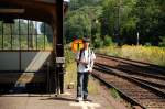 Christopher wartet in Leipzig-Leutzsch auf die S-Bahn nach Leipzig Hbf.