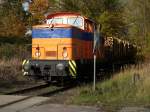 Nicht eingeplant war bei unseren Bahnbildertreffen in Rostock der Bahnhof Rostock Bramow.Denoch hatten wir Glck und erwischten diesen Holzzug unterwegs auf einem bergabegleis in Rostock Bramow am 31.Oktober 2009.