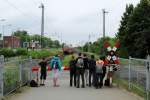 Unsere Truppe am B in Blankenfelde (v.l.n.r.): Steve, Eric, Martin, Thomas, Valentin, Bernhard, Kevin, Alexander und (hinterm Andreaskreuz versteckt) Hannes. (12.6.2010)