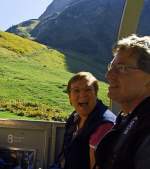 01.10.2011 auf dem Weg zum Brienzer Rothorn: Christine hat wieder viel Spa und Stefan denkt………Nur was? Oder Er genist nur den herlichen Bilck nach oben?