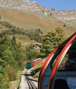 01.10.2011 (Brienz): Von der Planalb geht es weiter zum Brienzer Rothorn hinauf. Wir werden von der BRB 16 geschoben und vor uns fhrt die BRB 14 (Gemeinde Brienz), beide sind Heizl befeuerte Loks.  Zurzeit, erst 10 Tage spter, kann man nicht mehr hinauf fahren, da hier jetzt Schnee liegt und dadurch nicht gefahren wird.