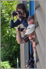 Die Parkhauswand wird lebendig, sobald sich ein Zug dem Bahnhof nähert.