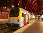 Ein Doppelstockzug der SNCB steht in Antwerpen Centraal, 13.12.2018.