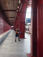 Blick entlang des östlichen Teils der Bahnhofshalle von Antwerpen Centraal.