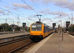 186 004 von NS kommt mit einem Schnellzug aus Amsterdam-Ceentraal(NL) nach  Brüssel-Süd(B) und fährt in Brüssel-Nord(B) ein.