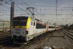 Die Siemens 1850 der SNCB schiebt am 19.03.2014 einen Intercity nach Eupen aus  dem Bahnhof Brüssel Midi.