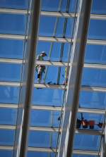 Fensterputzen im Ltticher Hauptbahnhof (Lige-Guillemins), 1.