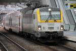 Hier fährt SNCB E-Lok 1858 mit einem Doppelstockzug am 13.1.14 in Liège Guillemins ein.