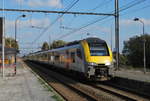 Triebzüge 08191 & 08094 halten im Bhf Heist (Strecke Knokke - Brugge) am 14. Oktober 2017.