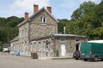 Aufnahmsgeb�ude des CFB Gare de Spontin vom Vorplatz gesehen am 24.Juli 2026.