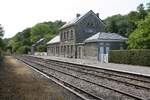 Das Geb�ude des ehemaligen SNCB Gare de Dorinne-Durnal befindet sich nunmehr in Privatbesitz, w�hrend der Bahnsteig und die Gleise zur CFB (Le Chemin de Fer Du Bocq) geh�ren.