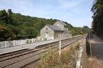 Das Geb�ude des ehemaligen SNCB Gare de Dorinne-Durnal befindet sich nunmehr in Privatbesitz, w�hrend der Bahnsteig und die Gleise zur CFB (Le Chemin de Fer Du Bocq) geh�ren.