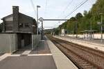 Aufnahmsgeb�ude mit Hausbahnsteig des SNCB Gare de Yvoir am 24.Juli 2026.