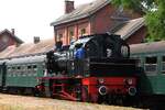 CFV3V 158  ELNA 5  (ex�Teutoburger Wald-Eisenbahn�154, ex�Kleinbahn Kaldenkirchen–Br�gge�158, ex Stoomtram Goes-Borsele 7 [NL], Hersteller: Henschel & Sohn, Baujahr: 1940, Fabr.Nr.: 24917) am 25.Juli 2026 im Gare de Treignes.