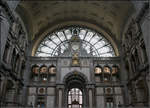 Prachtbau -    Blick in die Bahnhofshalle von Antwerpen Centraal.