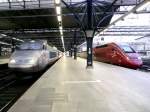 Ein TGV und ein Thalys stehen im Bahnhof Bruxelles Midi in den Startlchern.