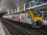 SNCB AM 08 127 steht mit einem Regionalzug nach Br�gge in Gent Sint Pieters, 16.08.2026.