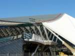 Auf diesem Bild sieht man einen Teil des Daches des Bahnhofes von Lige Guillemins mit den filigran anmutenden Sttzpfeilern, welche der ganzen Konstruktion eine gewisse Leichtigkeit verleihen.