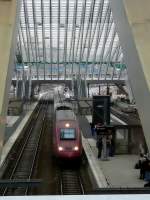 Thalys aus Brssel in den Bahnhof von Lttich einfahrend, von der Fugngerbrcke aus fotografiert am 07.03.08.